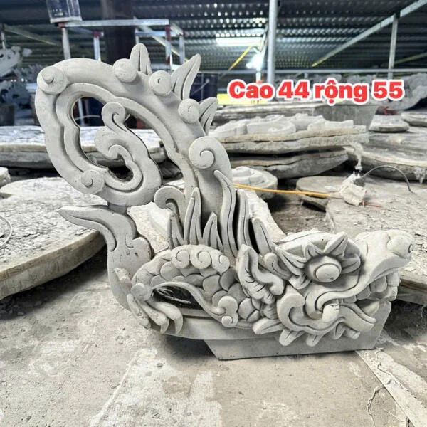 kim-noc-be-tong-trang-tri-dinh-chua