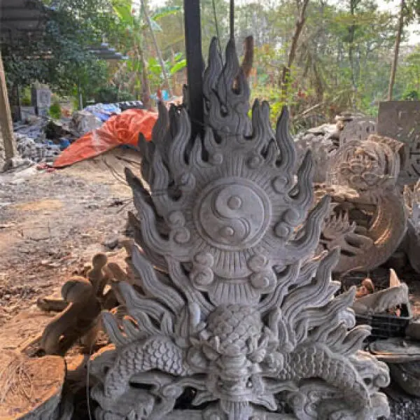 mat-nguyet-am-duong-trang-tri-cho-dinh-chua
